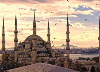 Istanbul: viaggio nel cibo da strada Vista su Istanbul dal Corno d'Oro