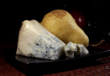 Gorgonzola_and_a_pear_opt