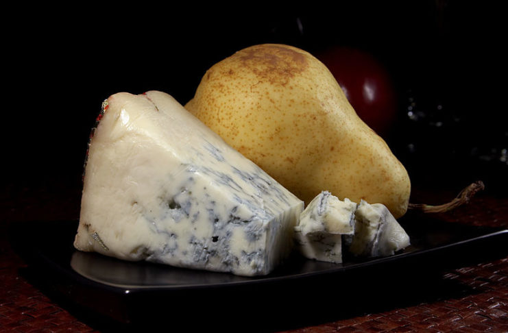 Gorgonzola_and_a_pear_opt