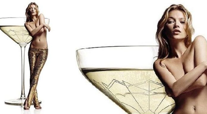 kate-moss-seno-coppa-di-champagne-default_op