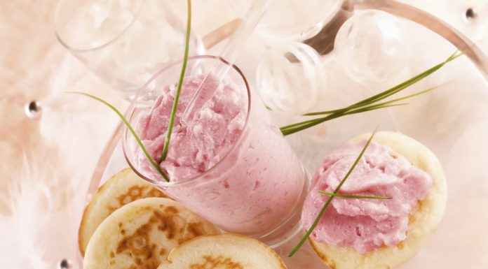 Taramosalata o Tarama, purea di uova di pesce che va di moda. Taramosalata o Tarama come servirla