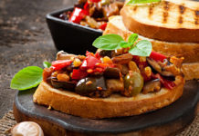 caponata siciliana e pane