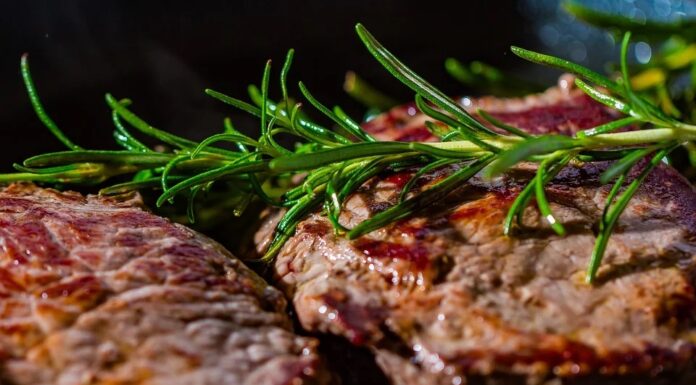 Grigliata di carne: i migliori tagli e cosa non deve mai mancare grigliata di carne