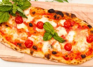 La Pinsa: la focaccia della tradizione romana pinsa