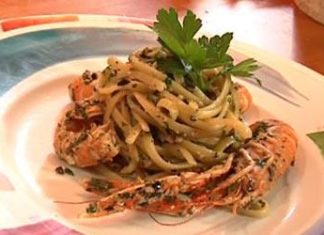 Spaghetti con gamberi e pesto di olive taggiasche di Liliana Cuero Spaghetti con gamberi e pesto di olive taggiasche