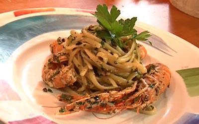 Spaghetti con gamberi e pesto di olive taggiasche