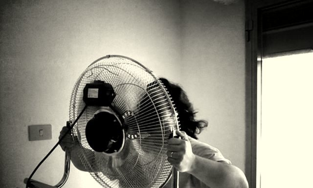 Caldo e insonnia, ecco i cibi per dormire bene! ventilatore