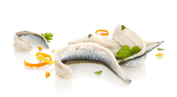 Il pesce azzurro: scopriamo le nobili caratteristiche del cosiddetto pesce povero Il pesce azzurro: scopriamo le nobili caratteristiche del cosiddetto pesce povero