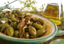 Hai mai gustato le olive schiacciate alla calabrese? Ecco i segreti per una conservazione perfetta