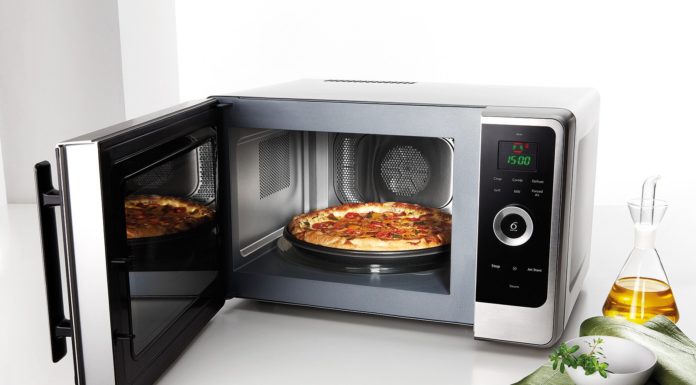 Il forno a microonde è comodo o pericoloso? Scopri i pro e i contro