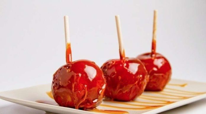 Mele caramellate stregate per un Halloween goloso mele caramellate