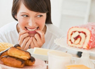 Scopri 10 cibi da evitare la sera per il benessere del tuo organismo Scopri 10 cibi da evitare la sera per il benessere del tuo organismo