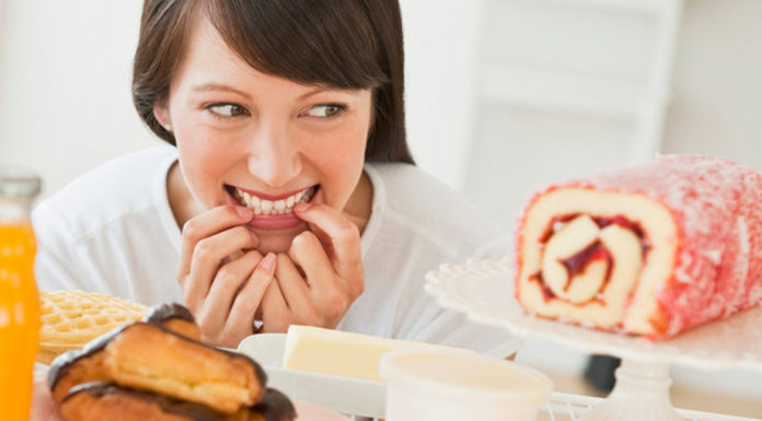 Scopri 10 cibi da evitare la sera per il benessere del tuo organismo