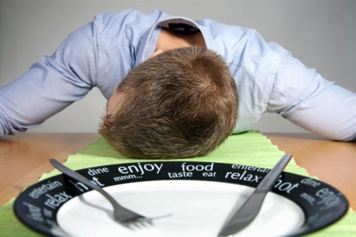 cattive abitudini Anche tu hai una di queste abitudini dopo aver mangiato? Scopri 5 cose che non devi fare!