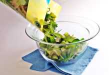 Consumare insalata in busta aumenta il rischio di intossicazione? No, se segui questi consigli