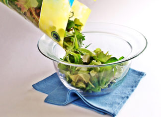 Consumare insalata in busta aumenta il rischio di intossicazione? No, se segui questi consigli