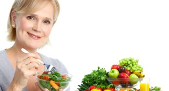 Menopausa e alimentazione, ecco i cibi da preferire e da evitare