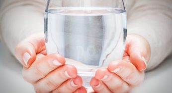 Hai uno di questi sintomi? Significa che non bevi abbastanza acqua