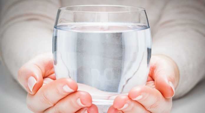 Hai uno di questi sintomi? Significa che non bevi abbastanza acqua