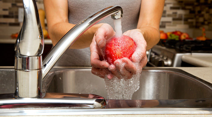 Sei sicuro di lavare le mele in maniera corretta, eliminando del tutto i pesticidi? Sei sicuro di lavare le mele in maniera corretta, eliminando del tutto i pesticidi?