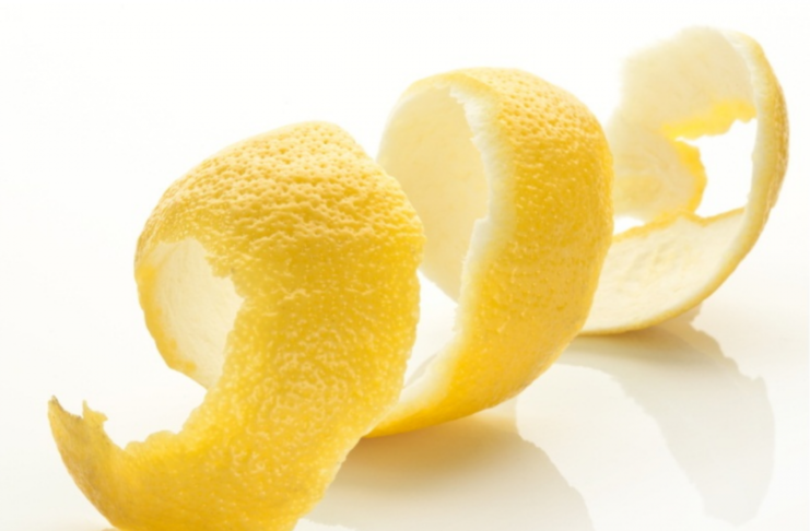 Hai mai provato ad utilizzare la buccia di limone in questo modo?