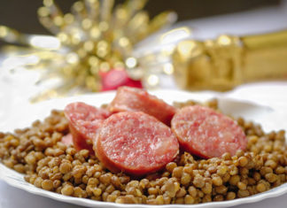 Come augurarsi buona fortuna a tavola? I cibi portafortuna per la cena di Capodanno cibi portafortuna