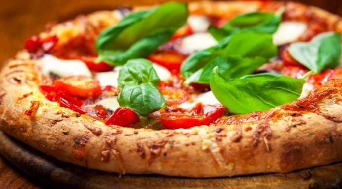 La pizza napoletana diventa Patrimonio dell’Umanità, un orgoglio per il nostro Paese! La pizza napoletana diventa Patrimonio dell'Umanità, un orgoglio per il nostro Paese!