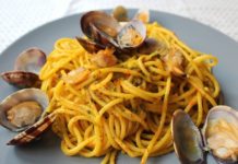 spaghetti cozze, vongole e crema di zucca