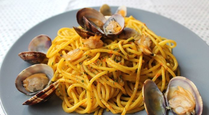spaghetti cozze, vongole e crema di zucca