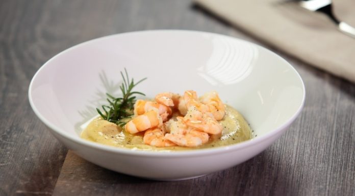 vellutata di ceci con gamberi