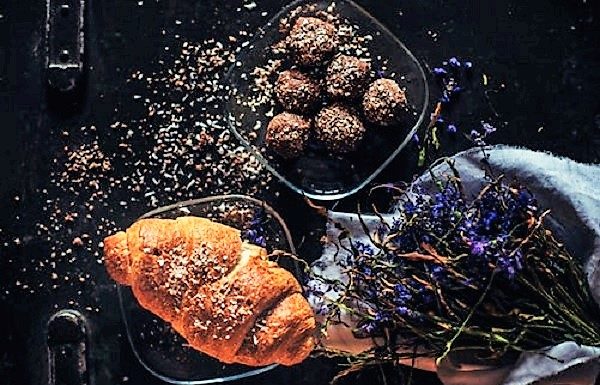 Vuoi preparare dei dolcetti che fanno sognare? Tartufini al cioccolato e Contreau Tartufini al cioccolato e Contreau