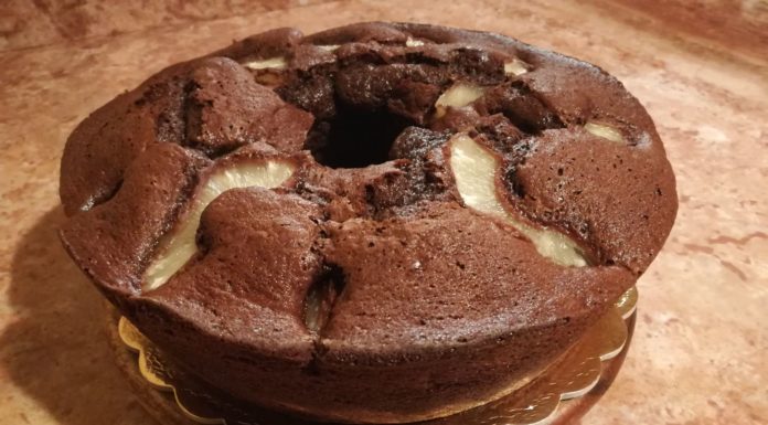 Ciambellone cioccolato e ananas
