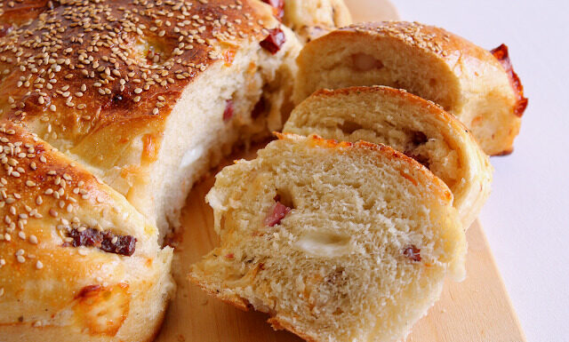 Colomba salata, una ricetta pasquale semplice e gustosa colomba salata