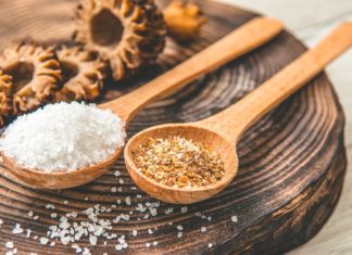 Come sostituire il sale da cucina senza rinunciare al gusto? Ecco alcune alternative come sostituire il sale
