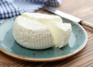 Ricotta fatta in casa, pronta in pochi minuti per mille ricette! Ricotta fatta in casa