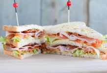 Come preparare un club sandwich