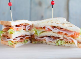 Come preparare un club sandwich