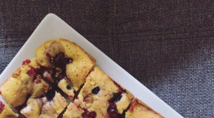 Blondies ai frutti rossi