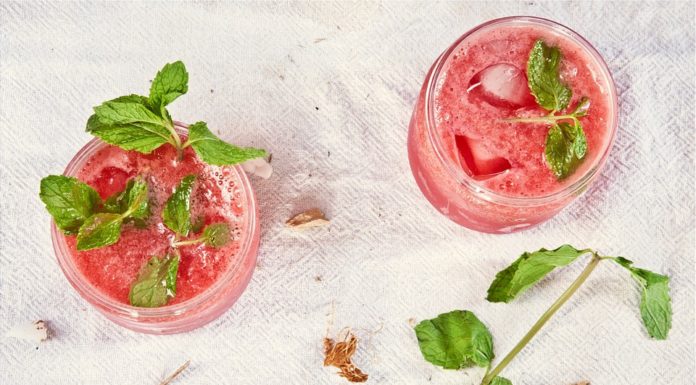 Vuoi preparare un cocktail davvero stupefacente e fresco? Ecco il Mojito alla fragola Mojito alla fragola
