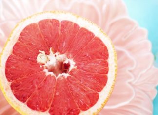 Soddisfate il palato con il sapore fresco degli agrumi: antipasto di pompelmi! pompelmi