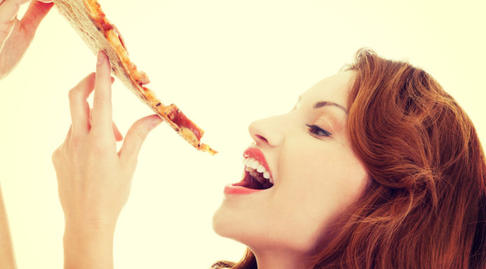 mangiare con le mani