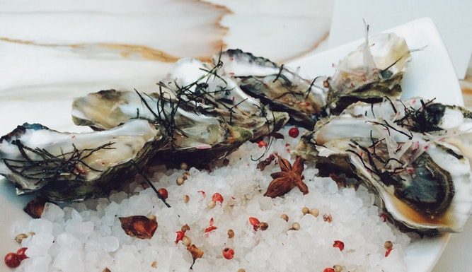 cibi da evitare per non rischiare un'intossicazione alimentare