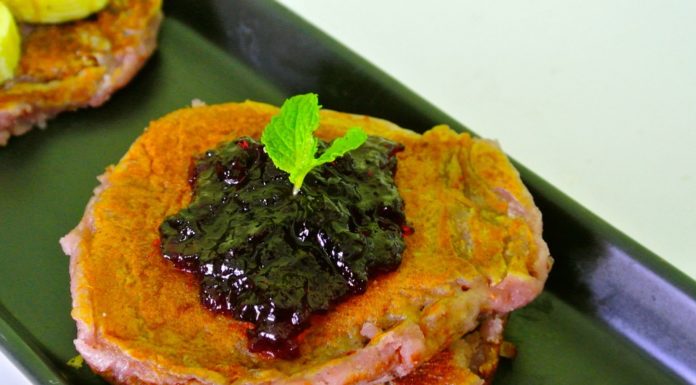 pancake vegan con frutti di bosco e barbabietole gluten free