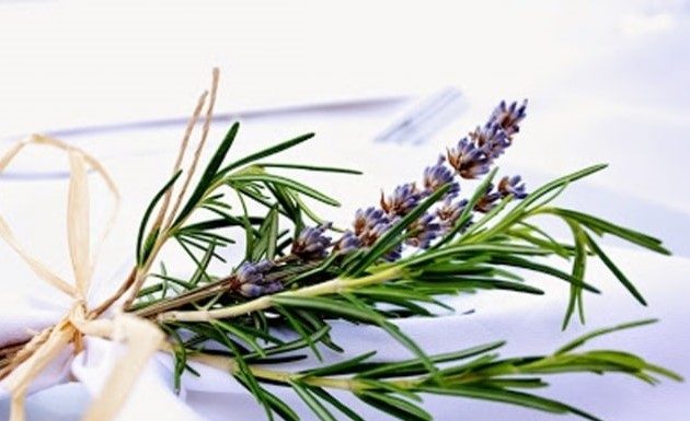 gelato alla lavanda e rosmarino