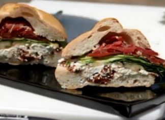 Panino prosciutto crudo melanzane ricotta e pomodori secchi