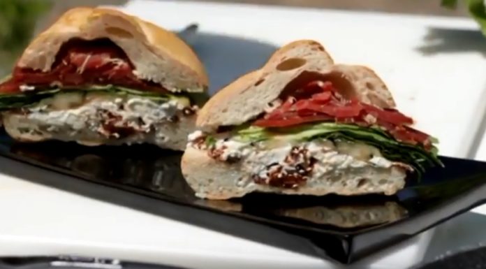 Panino prosciutto crudo melanzane ricotta e pomodori secchi