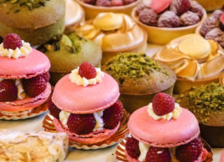 Bere acqua mentre mangiamo dolci