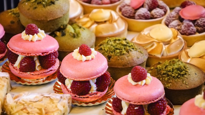 Bere acqua mentre mangiamo dolci