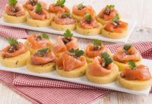 Crostini di polenta con salmone