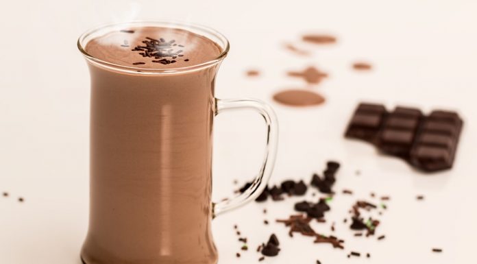 Liquore al cioccolato: ecco come riciclare le uova di Pasqua! Liquore al cioccolato